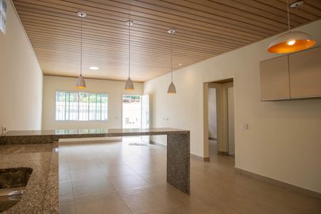 Sala/Cozinha de casa para alugar com 2 quartos, 60m² em Jardim Nadir, São Paulo