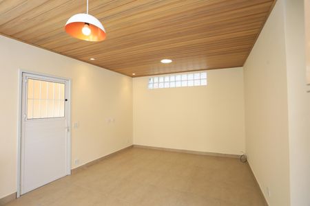 Casa para alugar com 64m², 2 quartos e 5 vagassala 