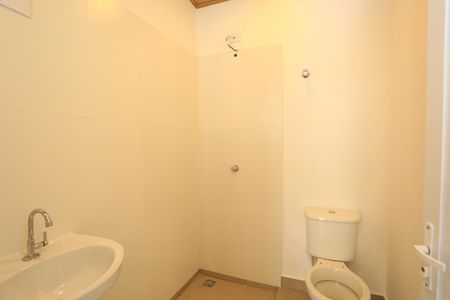 Casa para alugar com 64m², 2 quartos e 5 vagasBanheiro de serviço