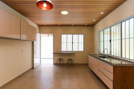 Cozinha de casa para alugar com 2 quartos, 64m² em Jardim Nadir, São Paulo