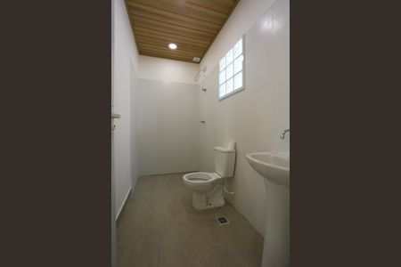 Casa para alugar com 64m², 2 quartos e 5 vagasBanheiro