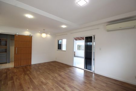 Casa de condomínio para alugar com 120m², 3 quartos e sem vagaSala