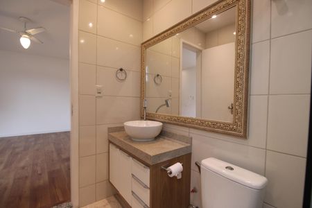 Casa de condomínio para alugar com 120m², 3 quartos e sem vagaBanheiro da suíte