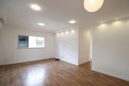 Sala de casa de condomínio para alugar com 3 quartos, 120m² em Recreio dos Bandeirantes, Rio de Janeiro