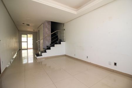 Sala de casa à venda com 2 quartos, 98m² em Hípica, Porto Alegre