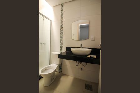 Casa à venda com 98m², 2 quartos e 2 vagasBanheiro da Suíte 2