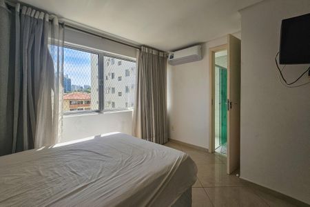 Suíte 1 de apartamento para alugar com 2 quartos, 140m² em Jardim Las Palmas, Guarujá