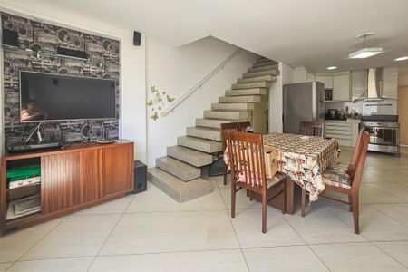 Sala de apartamento para alugar com 2 quartos, 140m² em Jardim Las Palmas, Guarujá