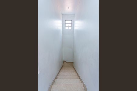 Casa à venda com 176m², 3 quartos e 3 vagasEscada