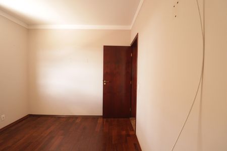 Casa para alugar com 300m², 3 quartos e 2 vagasQuarto