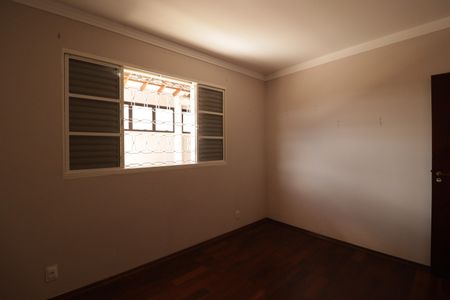 Casa para alugar com 300m², 3 quartos e 2 vagasQuarto