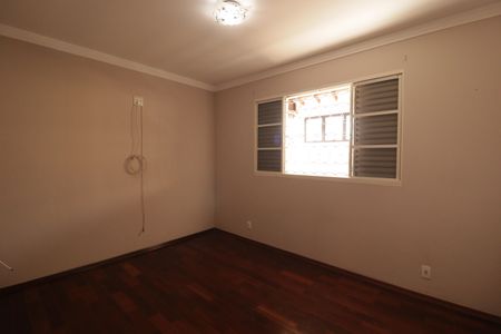 Casa para alugar com 300m², 3 quartos e 2 vagasQuarto