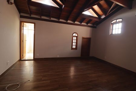 Casa para alugar com 300m², 3 quartos e 2 vagasMezanino
