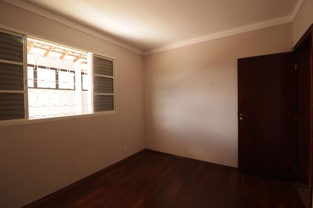 Casa para alugar com 300m², 3 quartos e 2 vagasQuarto
