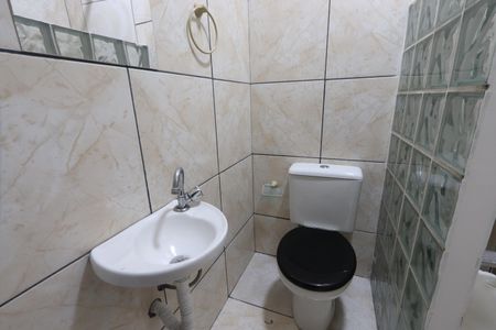 Banheiro de casa para alugar com 1 quarto, 40m² em Parque Sao Rafael, São Paulo