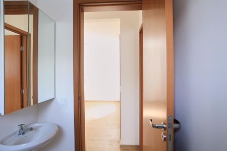 Apartamento à venda com 55m², 2 quartos e 1 vaga Apartamento à venda com 55m², 2 quartos e 1 vagaBanheiro