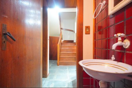 Casa à venda com 288m², 3 quartos e 2 vagasLavabo