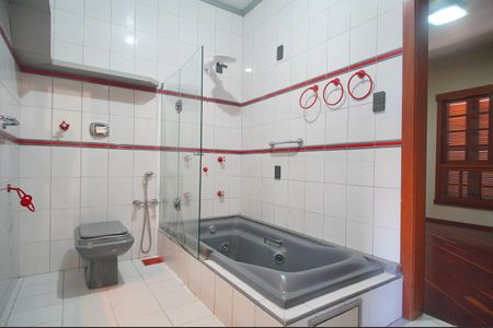 Casa à venda com 288m², 3 quartos e 2 vagasBanheiro da Suíte