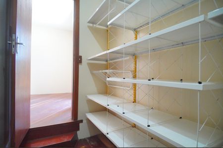 Casa à venda com 288m², 3 quartos e 2 vagasCloset