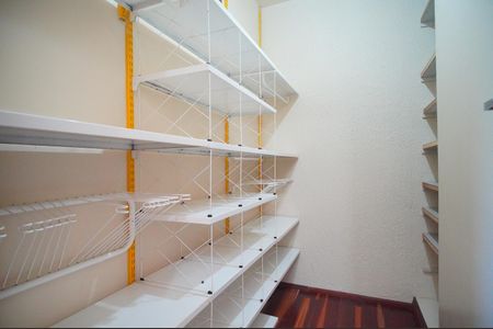 Casa à venda com 288m², 3 quartos e 2 vagasCloset