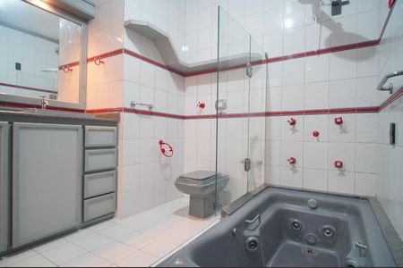 Casa à venda com 288m², 3 quartos e 2 vagasBanheiro da Suíte