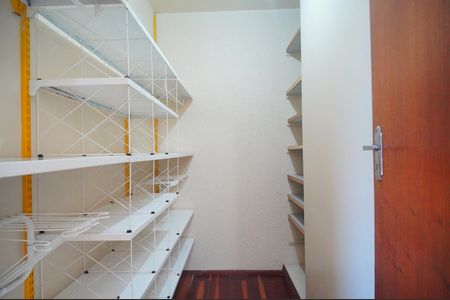 Casa à venda com 288m², 3 quartos e 2 vagasCloset