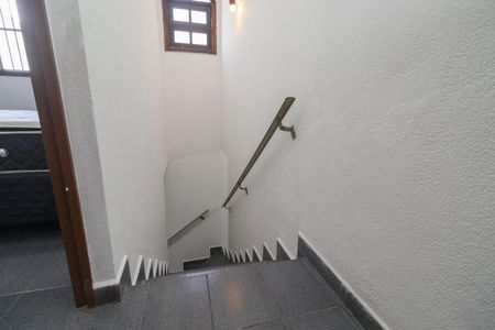 Casa para alugar com 250m², 3 quartos e 1 vagaEscada dos quartos