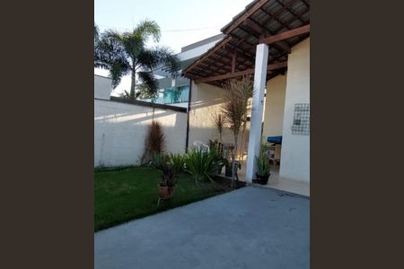 Casa à venda com 185m², 2 quartos e 2 vagas Casa à venda com 185m², 2 quartos e 2 vagasÁrea externa