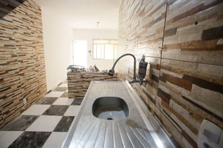 Casa para alugar com 60m², 2 quartos e 2 vagasCozinha