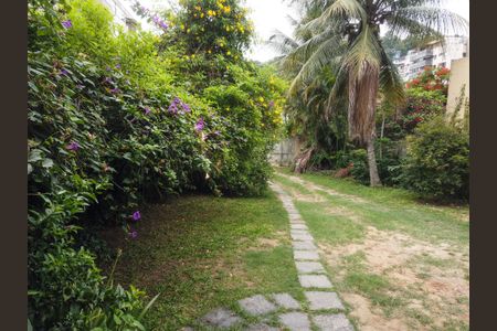 Casa para alugar com 60m², 2 quartos e 2 vagasQuintal