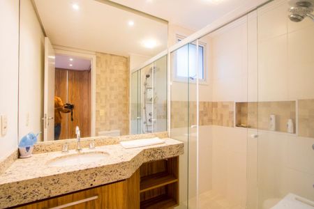 Apartamento para alugar com 124m², 2 quartos e 2 vagasBanheiro do quarto 1