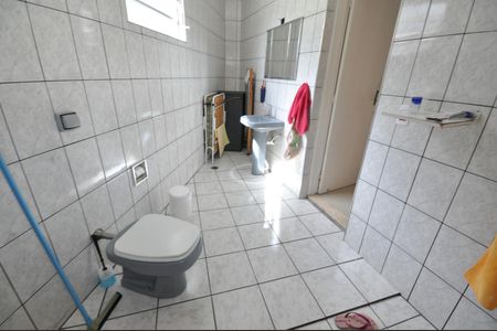 Casa à venda com 297m², 6 quartos e 4 vagasBanheiro da Suíte