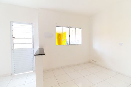 Quarto/Cozinha de casa para alugar com 1 quarto, 20m² em Vila Taquari, São Paulo