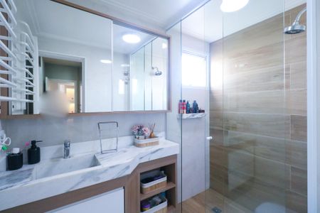 Apartamento à venda com 125m², 3 quartos e 2 vagas Apartamento à venda com 125m², 3 quartos e 2 vagasBanheiro da Suíte 1