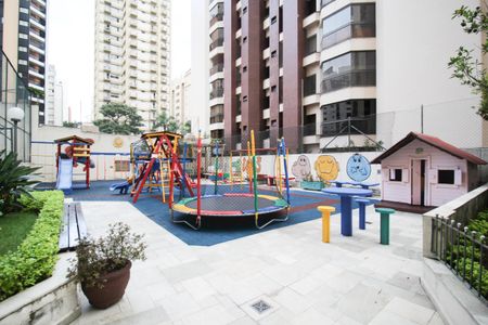 Apartamento para alugar com 108m², 2 quartos e 2 vagasÁrea comum - Playground