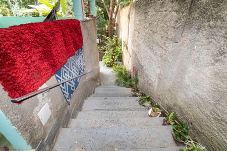 Casa para alugar com 100m², 3 quartos e 2 vagasEscada