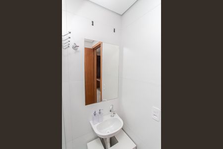 Banheiro de apartamento à venda com 1 quarto, 24m² em Vila Mazzei, São Paulo