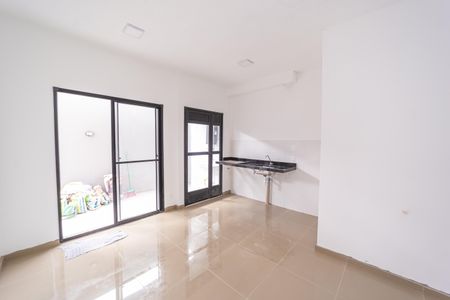 Sala/Cozinha de apartamento para alugar com 2 quartos, 42m² em Vila Campanela, São Paulo