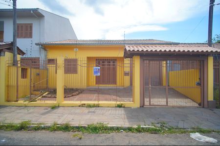 Casa para alugar com 100m², 2 quartos e 2 vagasFachada