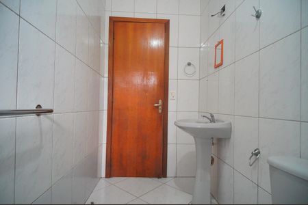 Casa para alugar com 100m², 2 quartos e 2 vagasBanheiro