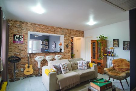 Sala de casa à venda com 3 quartos, 168m² em Morro Santana, Porto Alegre