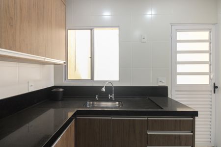 Casa de condomínio à venda com 110m², 3 quartos e 2 vagasCozinha 