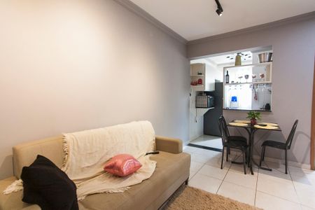 Sala de apartamento para alugar com 2 quartos, 47m² em Santa Mônica, Uberlândia