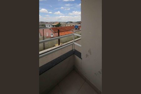 Casa de condomínio à venda com 80m², 2 quartos e 1 vagaVaranda