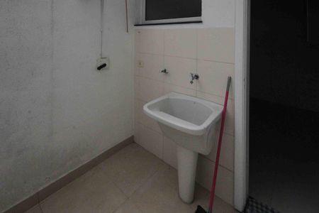 Casa de condomínio à venda com 80m², 2 quartos e 1 vagaÁrea de Serviço