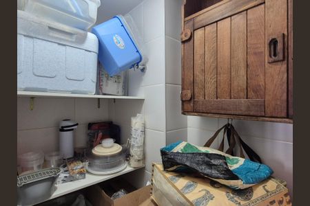 Apartamento à venda com 109m², 4 quartos e sem vaga Apartamento à venda com 109m², 4 quartos e sem vagaBanheiro de Serviço