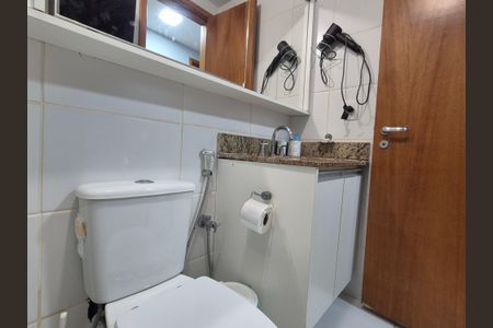 Apartamento à venda com 109m², 4 quartos e sem vaga Apartamento à venda com 109m², 4 quartos e sem vagaBanheiro social