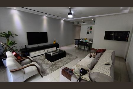 Sala de estar de apartamento para alugar com 3 quartos, 125m² em Grajaú, Rio de Janeiro