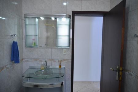 Casa para alugar com 274m², 3 quartos e 4 vagasBanheiro Social