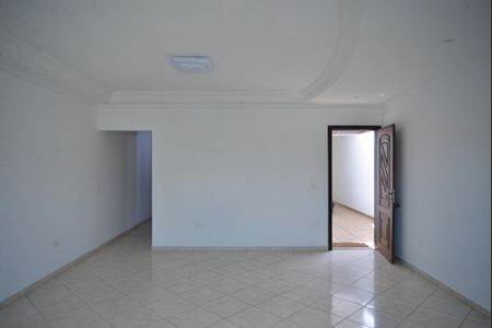 Casa para alugar com 274m², 3 quartos e 4 vagasSala